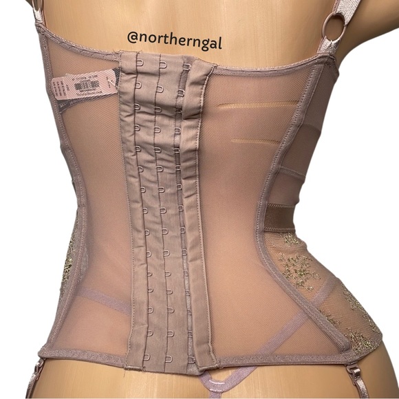 Damaged Victoria’s Secret Shine Lace Corset - Picture 12 of 17